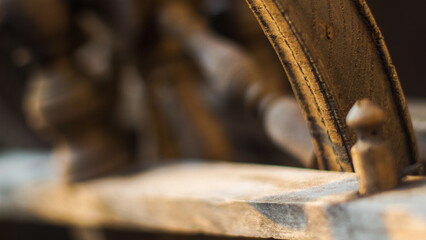 Macro d'éléments en bois composant un objet ornemental d'extérieur