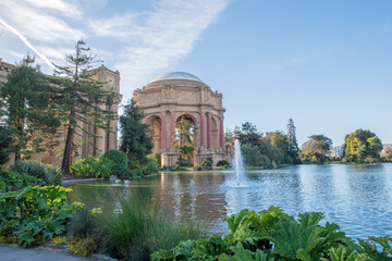 Fototapeta na wymiar Panorama Blick aus Park auf Palace of Fine Arts in San Francisco
