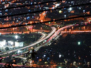 Fototapeta na wymiar el recorrido de los vehículos en la ciudad de Medellín, Colombia