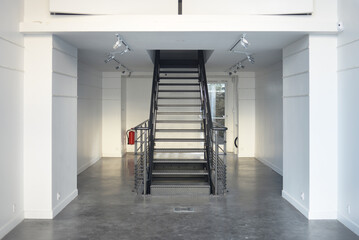 Escalier boutique vide