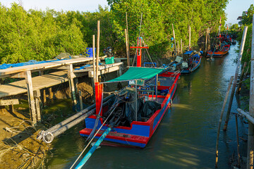 Fototapeta na wymiar Small fishing boats in asia,Thai fishing boats docked at Samui beach, Thailand in a summy day