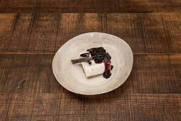 The cheesecake is a creamy and irresistible dessert. It is a well-known dish in South American cuisine, although it is much more famous in North American culture.