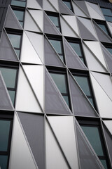 Fenêtres en triangles - Bâtiment moderne