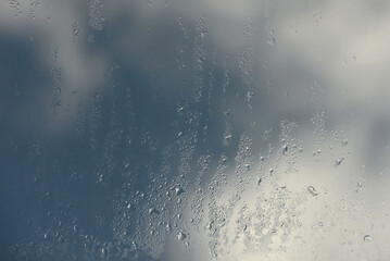 Gouttes d'eau vaporisateur et ciel