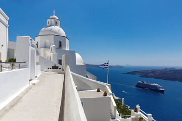 Fototapeta na wymiar View of white greek houses on the sea coast of Santorini island, Greece