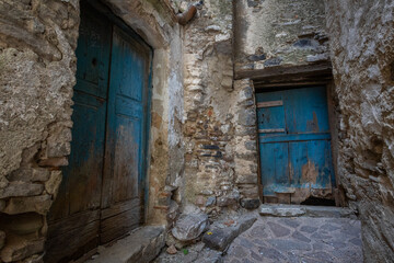 Fototapeta na wymiar medieval doorways in Italy