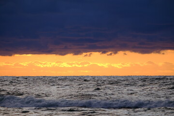 Fototapeta premium Burning sea sunset