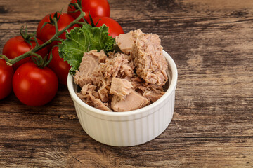 Canned tuna fillet in the bowl