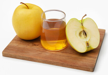 Apple cider vinegar with fresh fruit