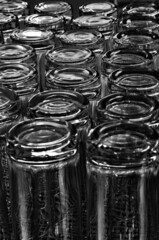 Copos e taças em preto e branco