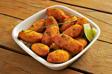 Bolinho de bacalhau.