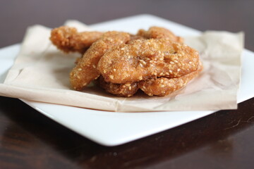 deep-fried sliced banana, also known as 