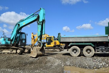Obraz premium 土木建設現場の建設機械