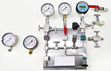 Pipes with manometers and valves