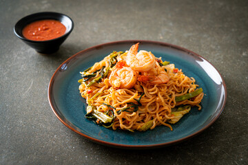 Stir-fried instant noodles sukiyaki with shrimps