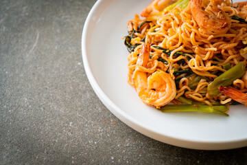 Stir-fried instant noodles sukiyaki with shrimps