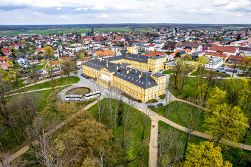 Koszęcin, wieś na Śląsku w Polsce, panorama z lotu ptaka. Zamek jest siedzibą zespołu Śląsk.