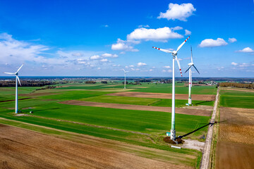 Farma wiatraków na Śląsku w Polsce, panorama z lotu ptaka © Franciszek
