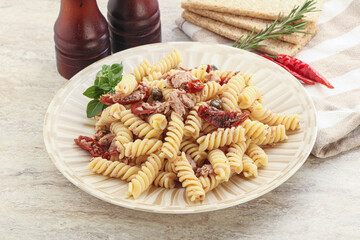 Pasta with tuna and tomato
