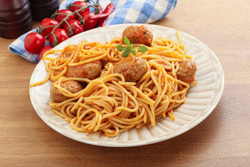 Spaghetti with meatball in tomato sause