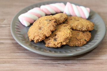 オーツ麦のクッキーとツイストマシュマロ