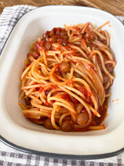Spaghetti with chickpeas and tomato sauce