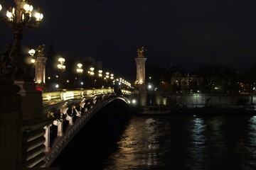 Fototapeta premium bridge over the river at night