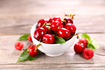 bowl of fresh cherry fruit