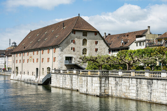 "Landhaus" am Ufer der Aare, Stadt Solothurn, Schweiz