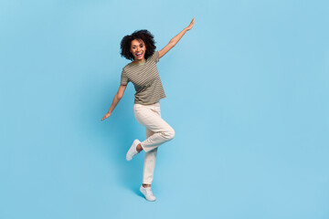 Obraz premium Full size photo of excited lovely lady holding hands like flying bird isolated on sky light color background