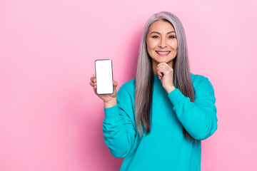Naklejka premium Portrait of minded person hand chin creative brainstorming isolated on pink color background