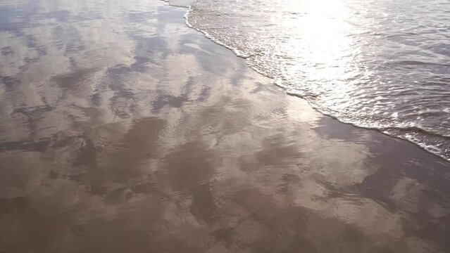 reflet du ciel dans vague