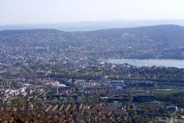 Obraz premium Panoramic view over City of Zurich with lake Zurich seen from local mountain Uetliberg on a summer day morning. Photo taken April 14th, 2022, Zurich, Switzerland.