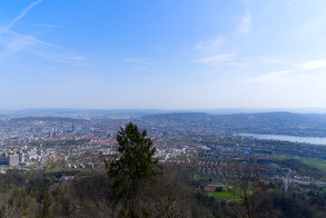 Obraz premium Panoramic view over City of Zurich with lake Zurich seen from local mountain Uetliberg on a summer day morning. Photo taken April 14th, 2022, Zurich, Switzerland.