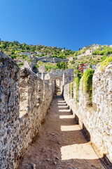 Fototapeta na wymiar Scenic walkway along fortress walls of Alanya Castle in Turkey