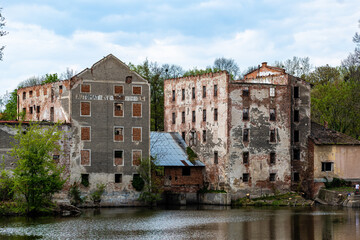 Obraz premium The old crumbling building of the old mill in Breclav.