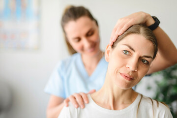 Obraz premium Modern rehabilitation physiotherapy woman worker with woman client