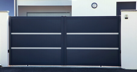 Portail en aluminium d'une maison	