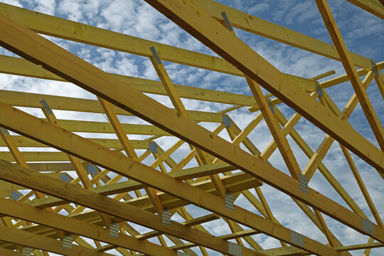 D&eacute;tail de la construction d'une charpente en bois d'une maison	
