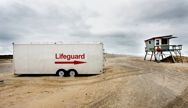 LIFEGUARD trailer with arrow pointing towards lifeguard station.