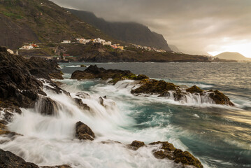 Fototapeta na wymiar Vista de la costa de Garachico con sus piscinas naturales junto al mar, Tenerife, Islas Canarias, España 