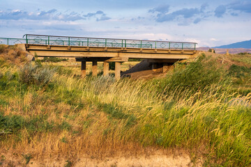 Obraz premium bridge over the river