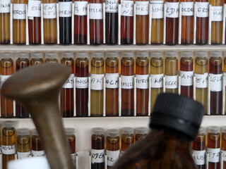 Fläschchen mit Urtinkturen - vials with mother tinctures