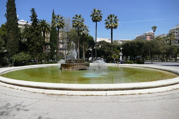 La prima fontana nella città di Bari, Sud Italia in Piazza Umberto - obrazy, fototapety, plakaty