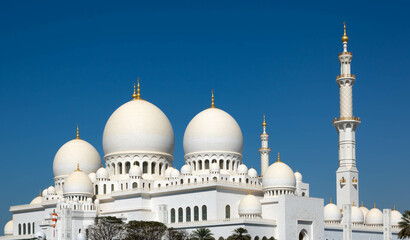 Fototapeta na wymiar The Sheikh Zayed Grand Mosque against the blue sky