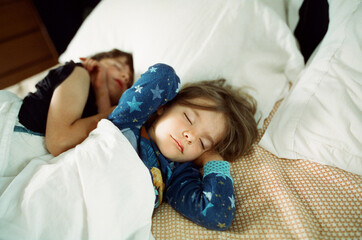 children sleep in bed 