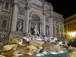 Fototapeta na wymiar World famous Fontana di Trevi in Rome, Italy