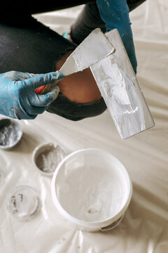 Plasterer with a spatula at work