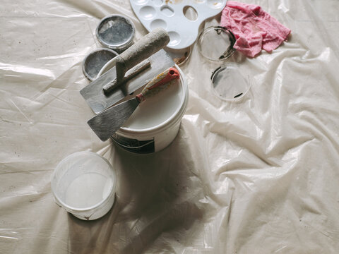 Spatula on a bucket with decorative plaster
