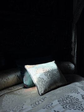 Traditional bed